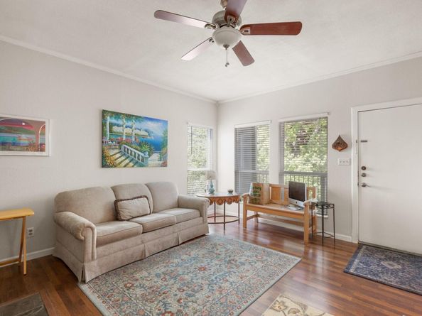 1509 W 39th 1/2 ST 208, Austin TX 78756