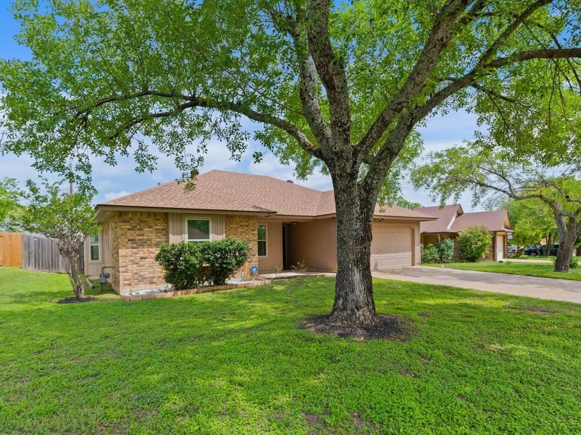 1006 Cresswell DR, Pflugerville TX 78660