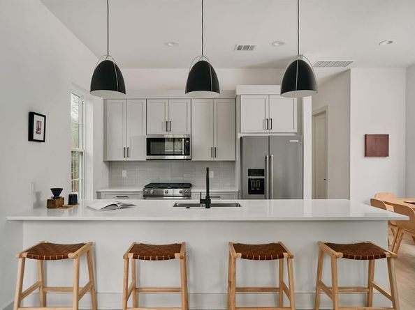 2209 woodland Ave 401, Austin TX 78741