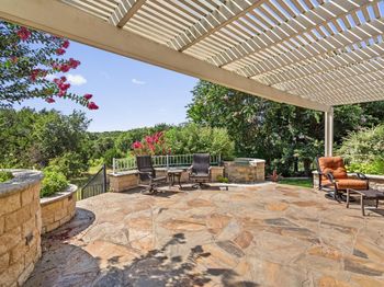 300 Pipe Creek LN