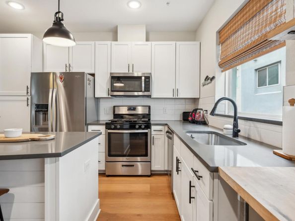 2827 Manor RD 3104, Austin TX 78722