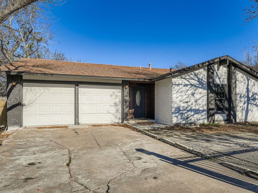 7004 E Meadow Bend DR, Austin TX 78724