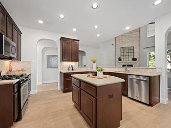 8620 Alophia DR