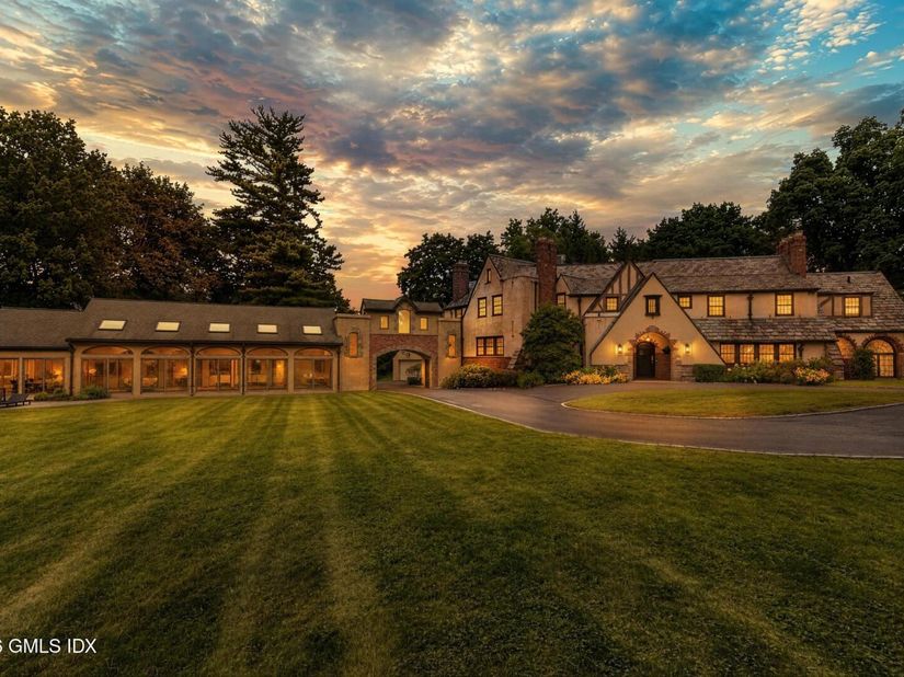 21 Calhoun Drive, Greenwich CT 06831