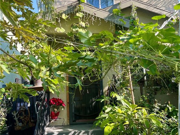 6558 S Van Ness, Los Angeles CA 90047