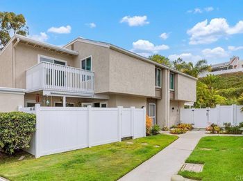 1081 Woodlake Dr