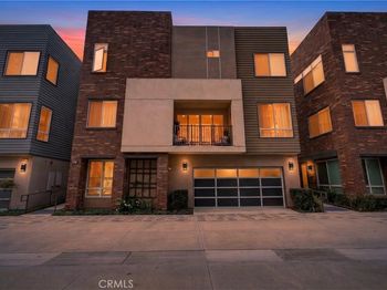 821 Brickyard