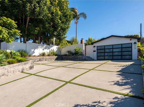 966 Rosecrans Avenue, Manhattan Beach CA 90266
