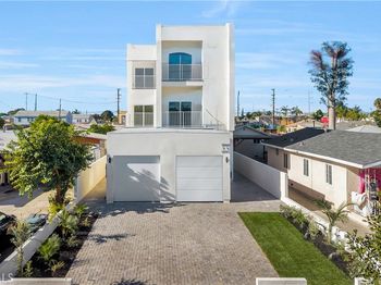 10905 Dalerose Avenue