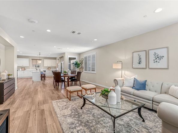 925 E 3rd, Santa Ana CA 92701