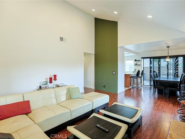 12 Silverwood 19, Irvine CA 92604
