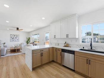 702 4 Oaklawn Avenue