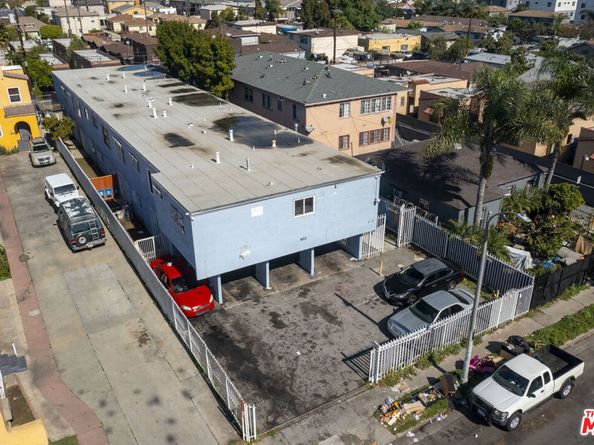 921 W 82nd Street, Los Angeles CA 90044