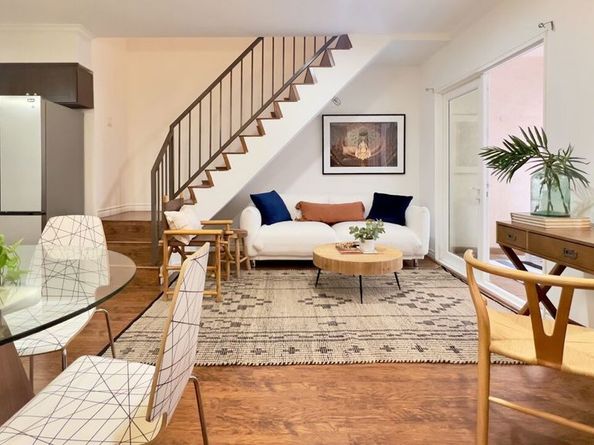 5633 Carlton Way 203, Los Angeles CA 90028