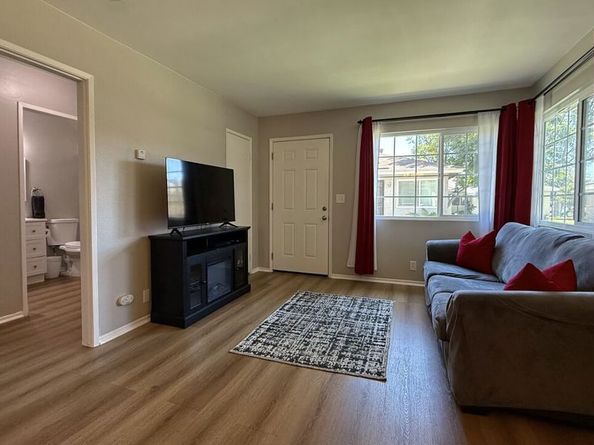 461 E 234th Walk 1/8, Carson CA 90745