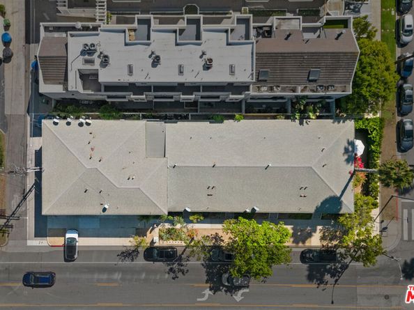 2102 Montana Avenue, Santa Monica CA 90403