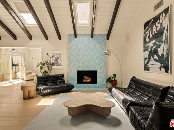 4841 Don Pio Drive, Woodland Hills CA 91364