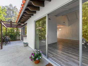 12780 Avenida La Valencia