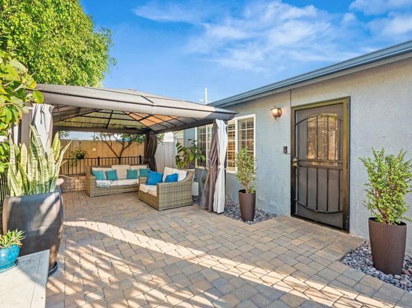 1733 Hornblend St, San Diego CA 92109