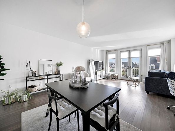 204 Shearwater Ct West 33, Jersey City NJ 07305