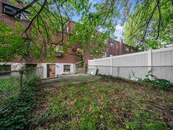 44 College St