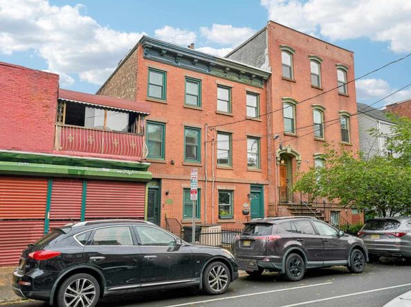 75 1/2 Erie St, Jersey City NJ 07302