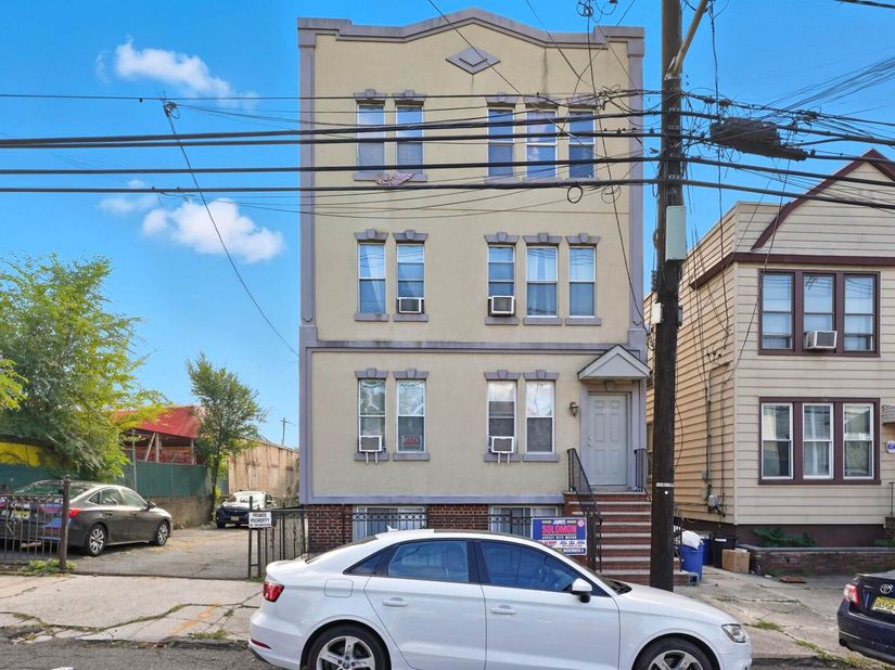 305 Cator Ave BSMT, Jersey City NJ 07305