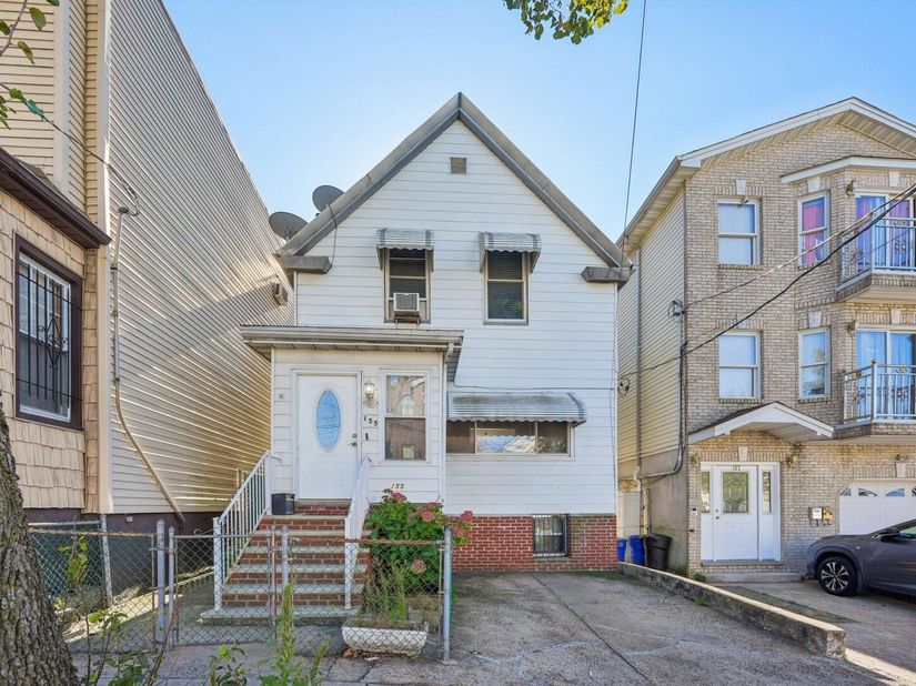 155 Leonard St, Jersey City NJ 07307