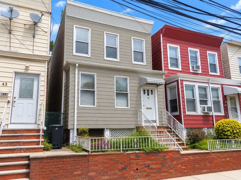 41 West 11th St, Bayonne NJ 07002