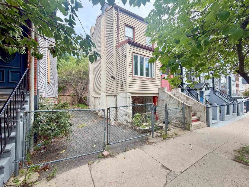 364 5th St, Jersey City NJ 07302