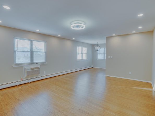 1138 Farm Rd D, Secaucus NJ 07094