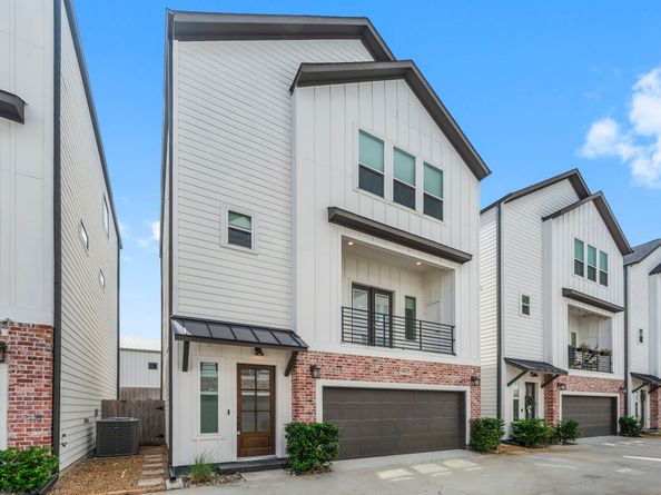 954 Fisher Street E, Houston TX 77018