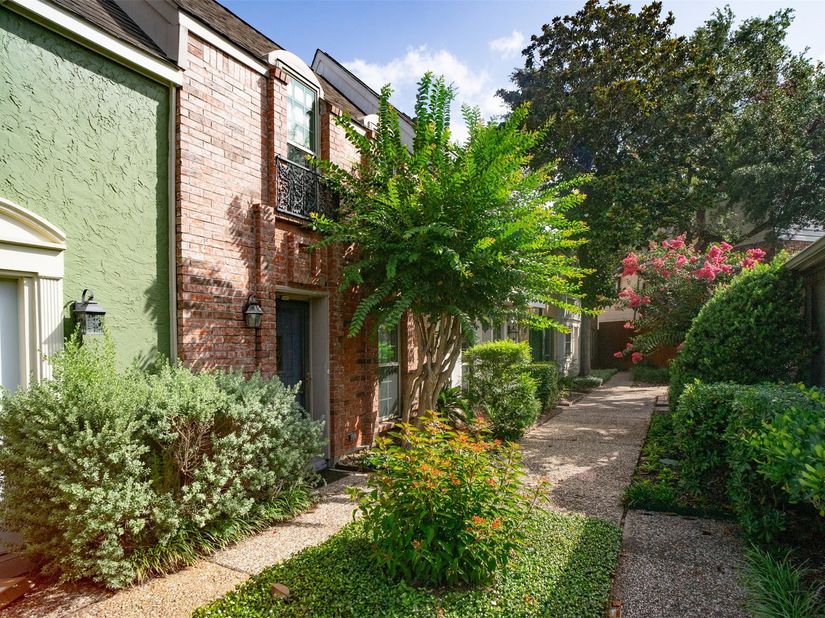 11525 Burdine Street 403, Houston TX 77035