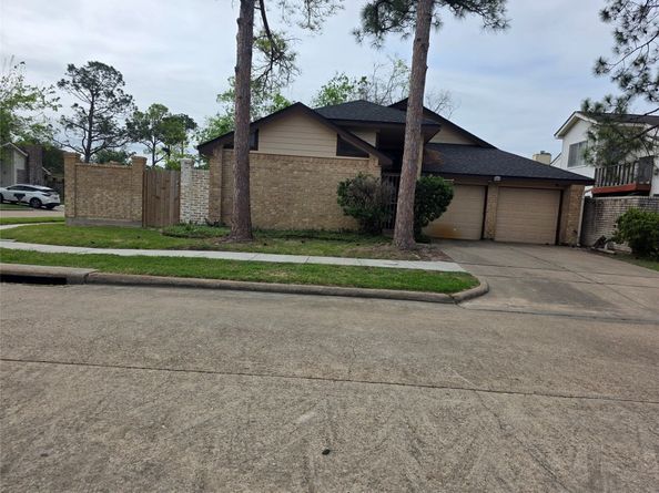 7803 La Rochelle Circle, Houston TX 77071