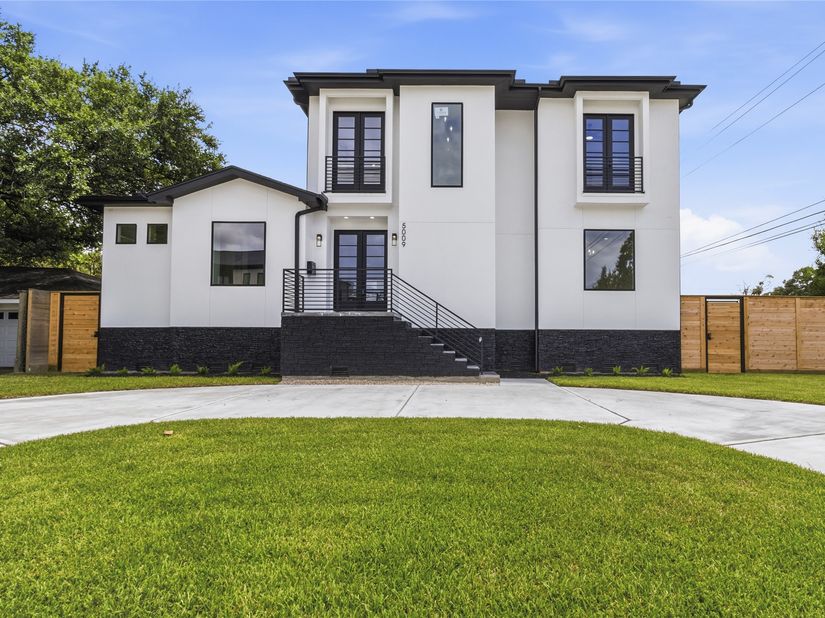 5009 Holt Street, Bellaire TX 77401
