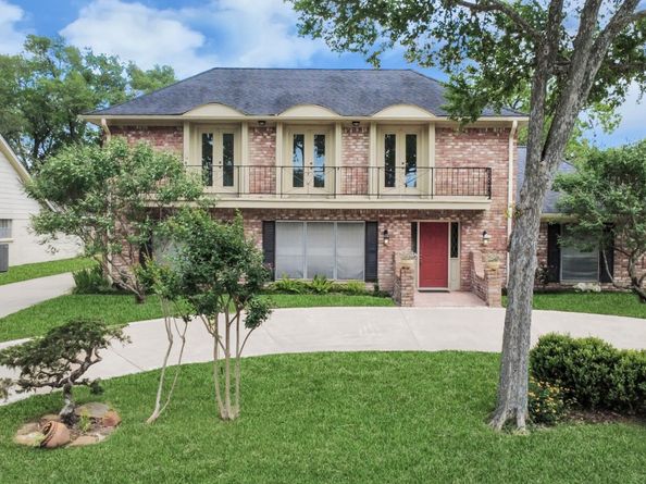 839 Longview Drive, Sugar Land TX 77478