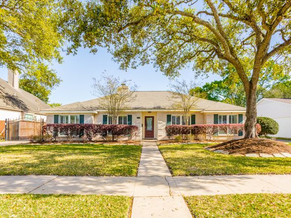 6134 Wigton Drive, Houston TX 77096