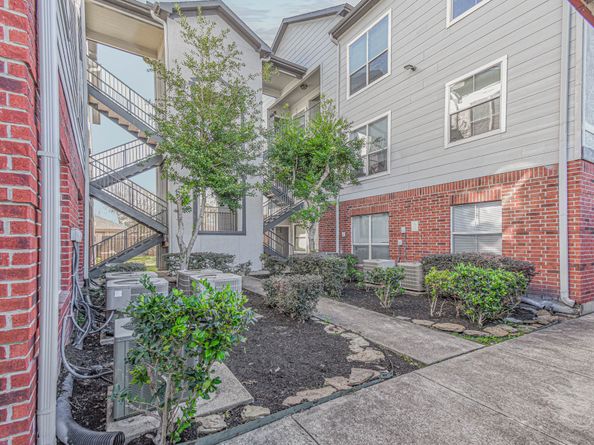6289 Wilcrest Drive 5203, Houston TX 77072