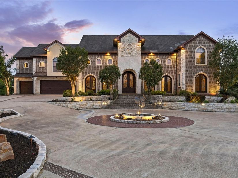 4 Steven Luke Lane, Friendswood TX 77546
