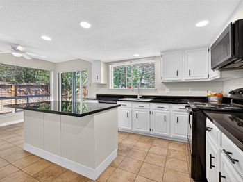 813 Lakeview Drive