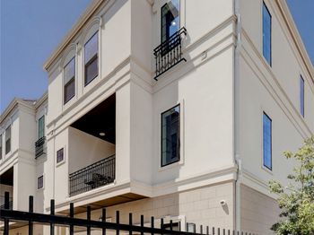 2307 Richton Street N