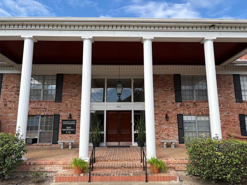 2824 Briarhurst Drive 7, Houston TX 77057