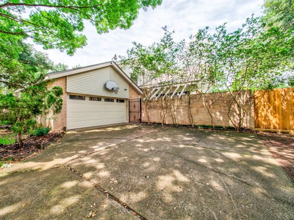 8022 La Brea Drive, Houston TX 77083