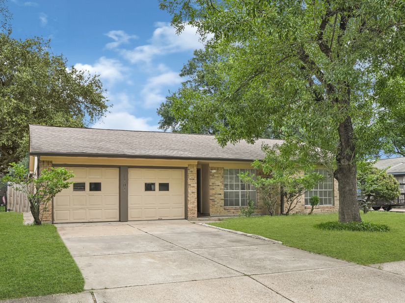 1202 Glen Echo Drive, Houston TX 77088