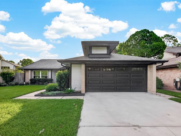 2119 Braesmeadow Lane, Sugar Land TX 77479
