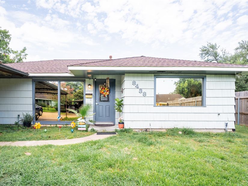 8438 Sonneville Drive, Houston TX 77080