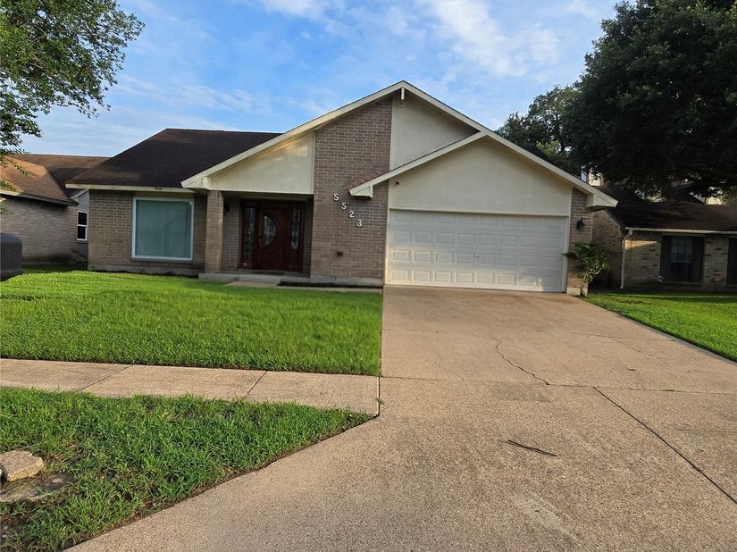 5523 Fair Forest Drive, Houston TX 77088