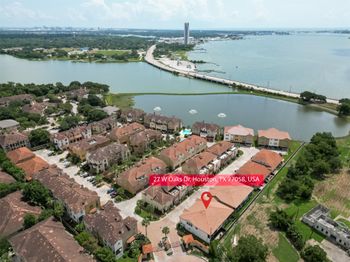 27 W Oaks Drive