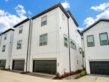 2804 Grand Fountains Drive