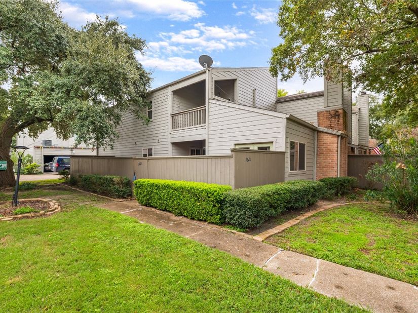 1621 Prairie Mark Lane, Houston TX 77077